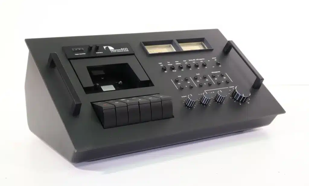 Nakamichi 600 svart front